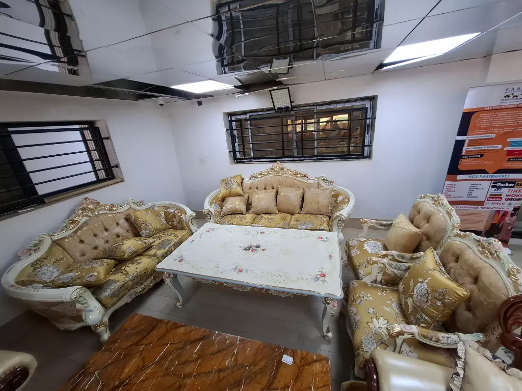 SOFA 1+1+2+3
1 TABLE 1.5X0.9