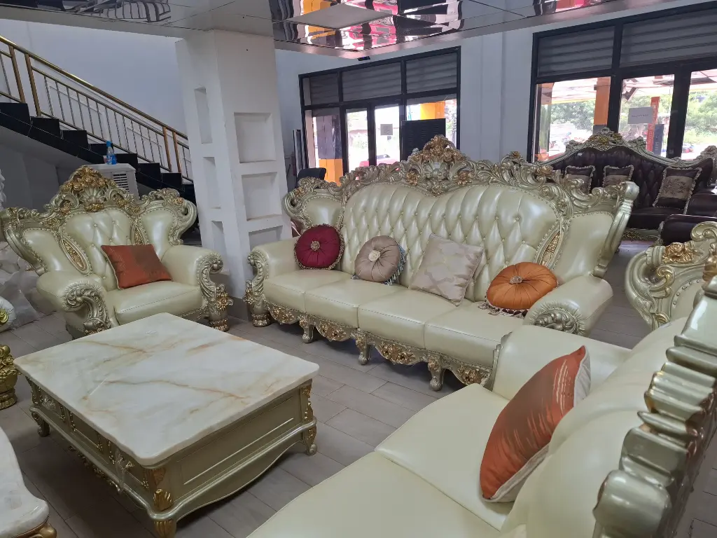 1+2+4 luxurious leather sofa +Table